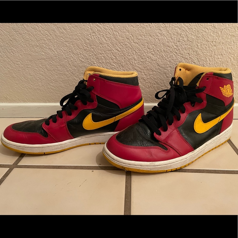 Nike Jordan 1. Men’s size 9.5. Used condition.